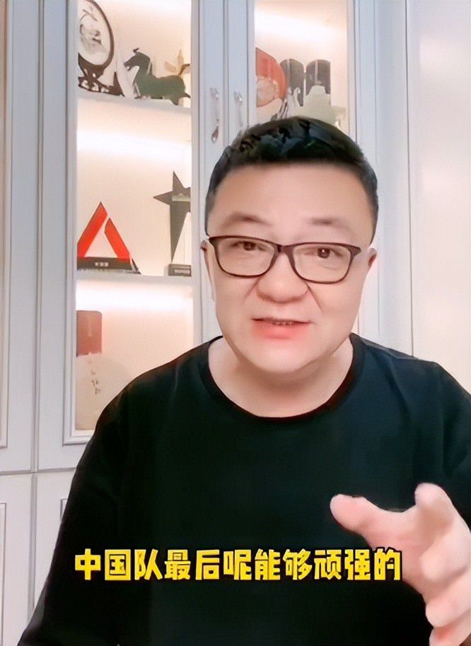 杨若晴落落大方的笑了一声，对谭氏道：奶，你这话我们可受不起啊，这饺子，可不是我们不舍得送，而是不敢送。